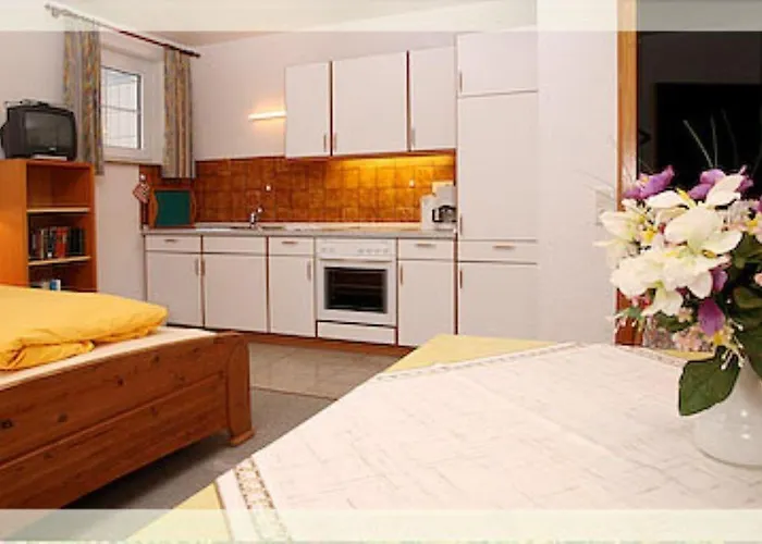 Heckenrose7-souterrain-rechts شقة *